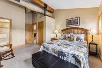 Spacious Luxury Downtown Riverfront Loft Condo.  License #6027