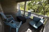 Large Home downtown Victoria by DeTar Hospital South and historical center