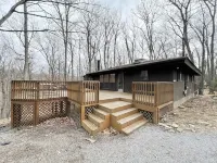 Beautiful Cottage At 'the Woods' Resort, Golf, Spa, Swimming & Resort Amenities Hotels near Poor House Farm Park - Rotary Pavilion