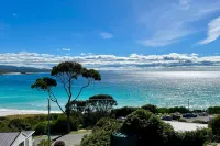 BINALONG BAY COTTAGE 2 bedrooms, 2 bathrooms, amazing views of Binalong Bay