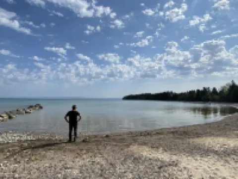 Modern, Huge, Hot Tub, Game Room! <1 Mile from Lk Michigan, Ada & Kid Friendly! 海斯酒店