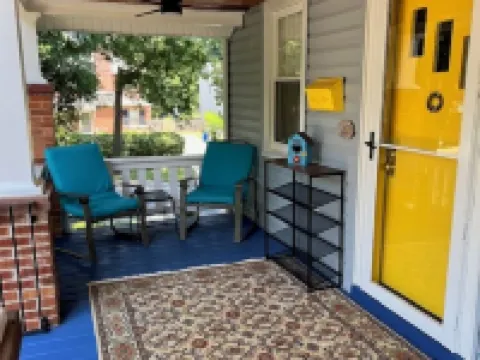 Charming 3-bedroom house in marvelous Silver Spring - 7.5 miles to White House 銀泉酒店