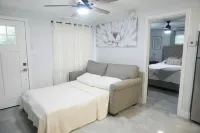 Cozy 1 bedroom suite-apartment.