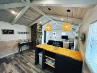 River Rock Cabin - Near Spring River and Main St