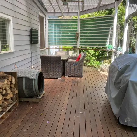 Historic Cottage 4 Riverside Dve. Pet friendly, flat fenced yard  on the River.