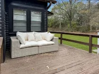 2 minutes from Elvis's Birthplace 5 miles from downtown Tupelo MS.