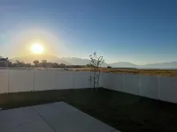 Beautiful home near Thanksgiving Point. Views of Utah Lake, sunrise and sunset 레히 레이크뷰 에스테이츠 공원 주변 호텔