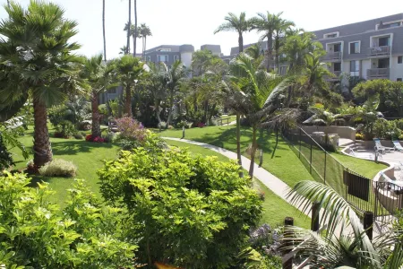 Exquisitely Remodeled Beachside Condo W/ Whitewater Views