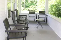 Whole House, 5 minutes by car to OU, 2 Bedroom, 1.5 bath, Smart TV, FREE Wi-Fi Hotels in Athens Township