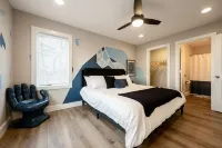 Charming Bloomington Retreat 4BR/Townhouse/Pet-Friendly! Book Now & Save!