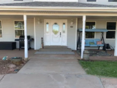 Nice secluded home with plenty of room to roam!