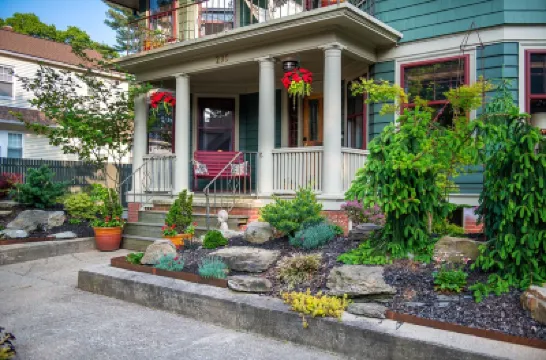 Cozy & Spacious home next to Gorgeous City Park - Outdoor Dining, Hot Tub & Gym! โรงแรมใน