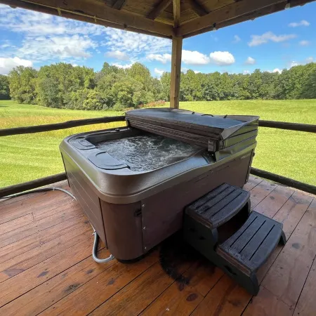 Rustic Tobacco Barn Cabin in the heart of Yadkin Valley Wine Country