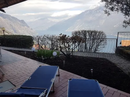 Holiday feeling Lake Garda Limone mountain / lake view