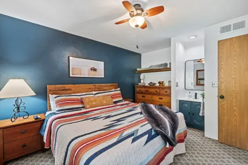 Welcome to Evergreen Lodge! Close to the slopes!