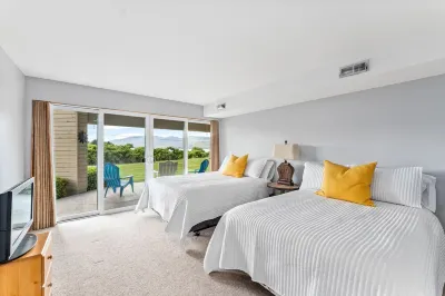 Halmalka 511B Wapato Point Resort Sandy Beach Waterfront Amenities, Sleeps 8