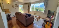 Panoramic View 2br on Hill in Uptown Oakridge