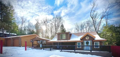 Copper Kettle Lodge in Cook Forest