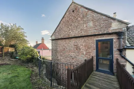 Charming House near Cheddar with Spectacular Views Отели в г. Мендип Дистрикт