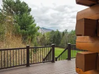 5-bedroom cabin on large private lot in East Burke near KINGDOM TRAILS