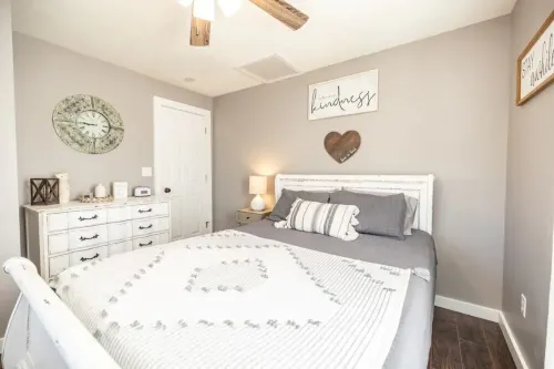 Camryn's Cottage Hotels in Balfour