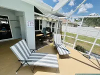 South Florida Heaven! Private Pool! 3BD 2BA! Pets OK! 20 minutes to the beach!