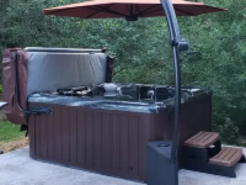Cozy cabin on the bank of Bear Creek with a hot tub to relax in! Hotels in Pine County