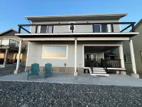 Beachfront, 180 Degree Views. Beach Access. AC, Fireplace. EV Charger, Pet Free. Hotels in Gold Beach