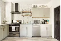 Renovated Townhouse Walk to All Hoteles en Greenport