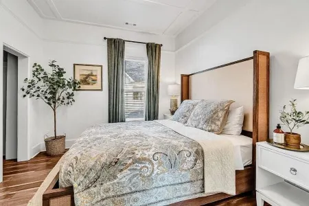 Charming Midtown Cottage, 11 straight blocks to Sherman Ave/Downtown Boat Launch