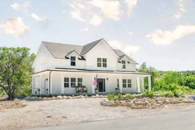 Bryce Canyon Homestead - No Cleaning Fee! Hotels near Bryce Village RV Park