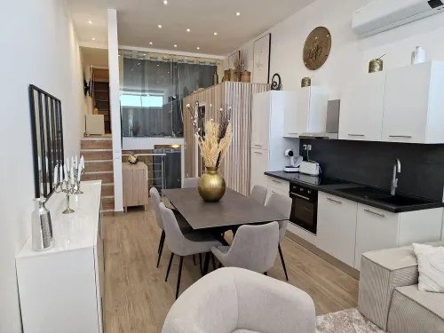 Superb ground floor apartment. Hotels in Bandol