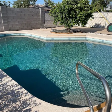 COZY HOME WITH SPARKLING POOL AND PET  FRIENDLY