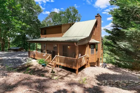 Cozy Mountain View Chalet
