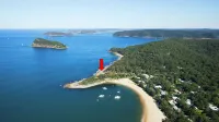 'Seabreeze' a unique Waterfront/Beachside property