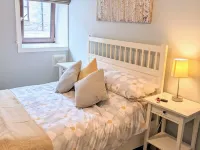 Stylish traditional cottage in the heart of Whisky country Hotels in Ballindalloch