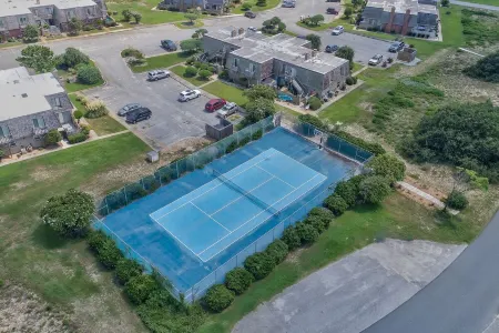 Charming 2 BR Condo - Convenient location - Close to beach - Community pool - WD Отели в г. Китти-Хок