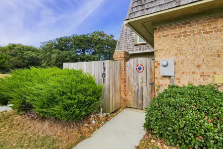 Charming 2 BR Condo - Convenient location - Close to beach - Community pool - WD Отели в г. Китти-Хок