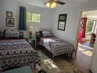 Hill Top Cottage with Chickens!