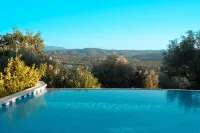 Residence located 25 minutes from Cannes and Fréjus, close to Lac de St Cassien.