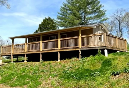 Cozy Cove. A cozy one bedroom tiny home.