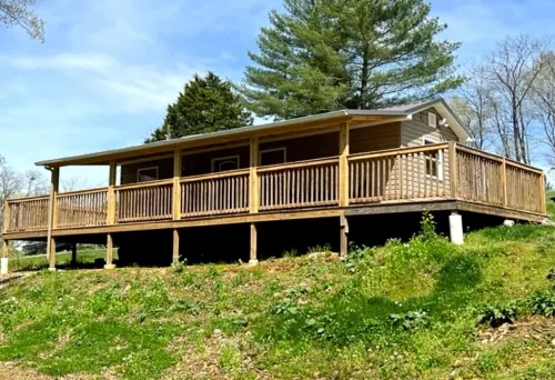 Cozy Cove. A cozy one bedroom tiny home.