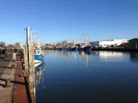 Apartment with lake views right at the Pearl Bay!