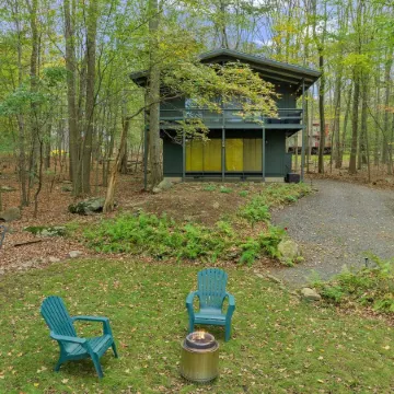 Stylish Cabin in Poconos Resort - Indoor/Outdoor Pools, Lakes, Kayaks, and more!