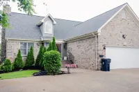 Amazing/Entire house 5 min away from the Airport
