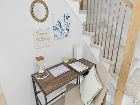 The Hideaway: 2 Bedroom 2.5 Bath, blocks to ocean.