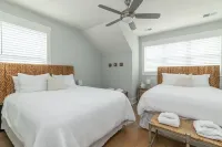 Luxury Home in Old Town Bluffton + FREE Golf Cart. Sleeps 8 - Downtown location