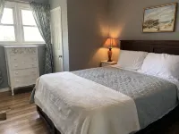 Cape May 4 Bed Pool Oasis,Dog Friendly, Sleeps 10, Outdoor shower + Firepit + EV
