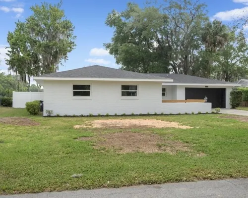 Lake house retreat. 因弗內斯酒店