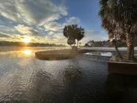 Lake Life Bungalow w/ pool & 3 Kayaks in Baymeadows Estates - Great Fishing!